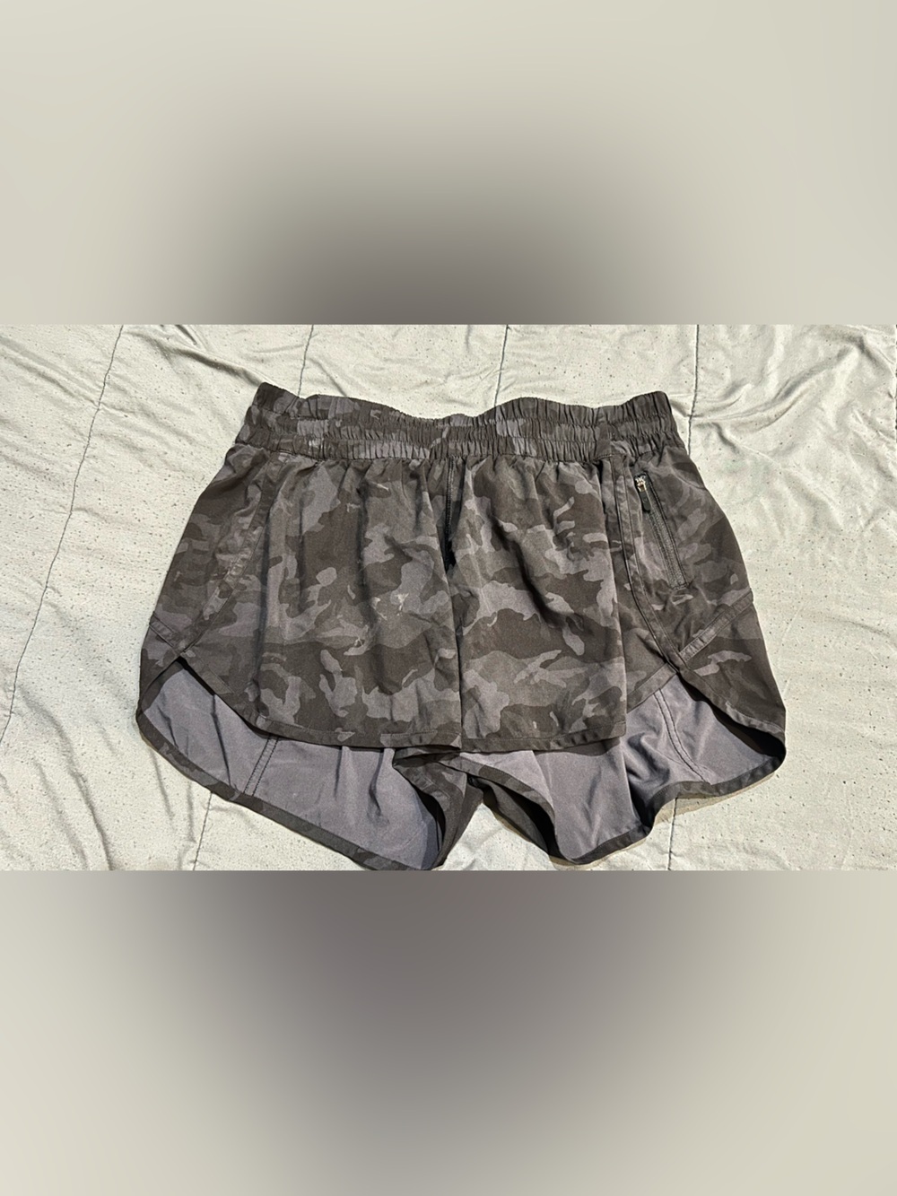 lululemon athletica Women's Black Camo Athletic Shorts EUC